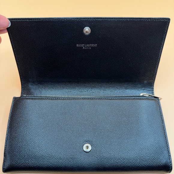 ❌SOLD❌Saint Laurent Grain de Poudre Studded Wallet - Picture 4 of 7